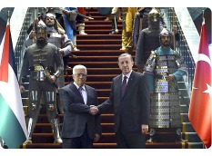 Erdogan greets Abbas.jpg