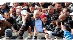 Tunis-Rachid Ghannouchi is swarmed by supporters.jpg