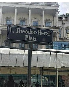 Theodor Herzl Platz.jpg