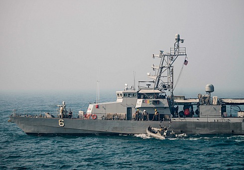 Iranian arms shipment to Yemen-USS Sirocco.jpg