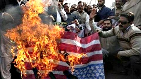 Pakistanis burning flags.jpg