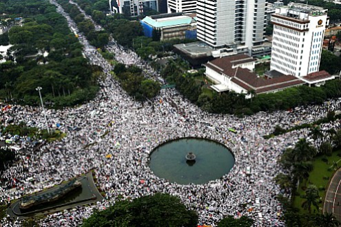 Indonesia-Islamists march.jpg