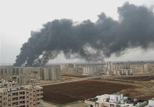 Syria-black smoke from Homs refinery.jpg