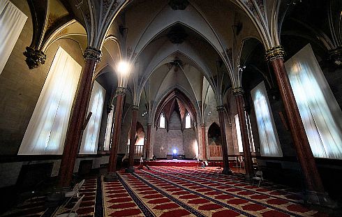 Syracuse mosque interior.jpg