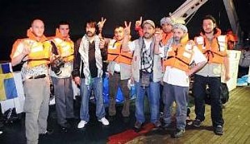 Activists_on_Gaza-bound_flotilla.jpg