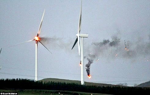 Wind turbine in Scotland catches fire #2.jpg