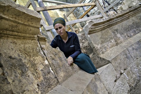 Western Wall-IAA archaeologist 2