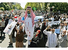 Iranians hold up effigy of Saudi king.jpg