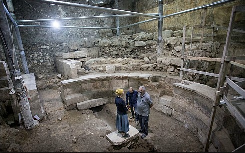 Western Wall-IAA archaeologists